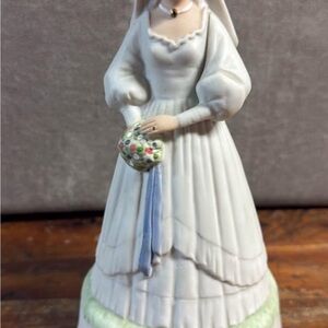 The Bride 1995 International Gallery of Art Porcelain Figurine Music Box
